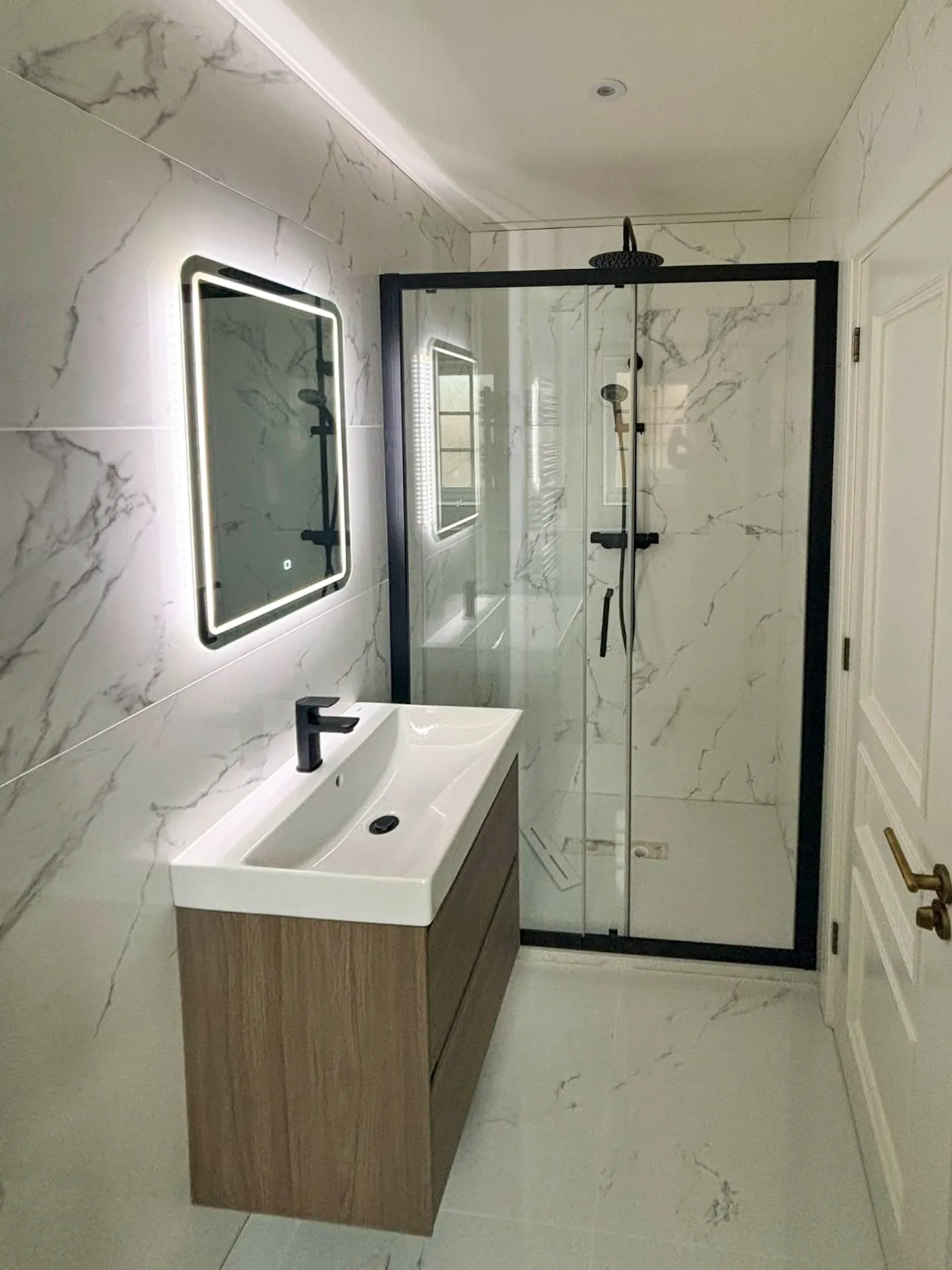 Marble en-suite